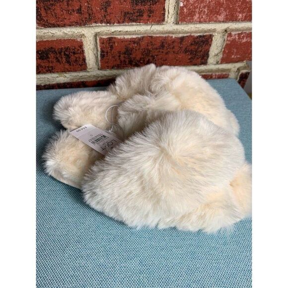 Loft Ivory Faux Fur Slippers Size Small 5/6 - Picture 3 of 4